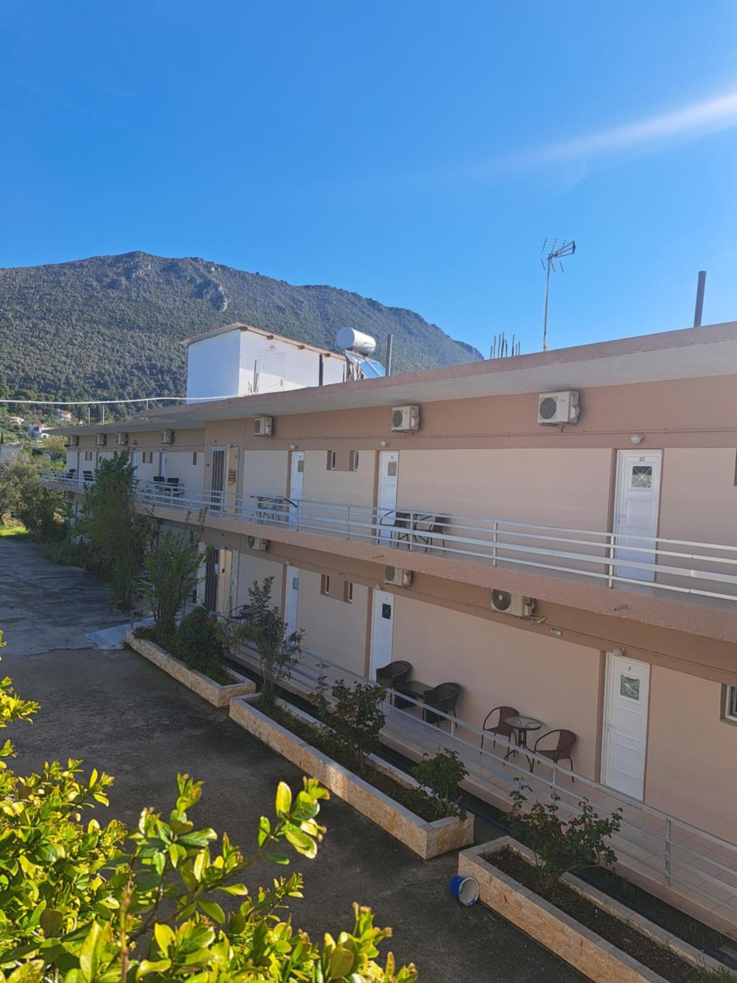 Studios Mona Áyios Yeóryios Exterior foto